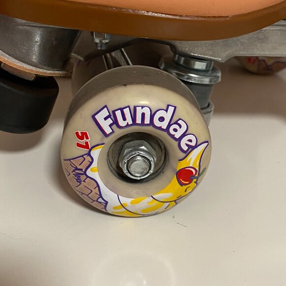 Moxi Womens Roller Skates "Bunny Peach" Pink Size 5 original box and skate bag - Picture 12 of 13